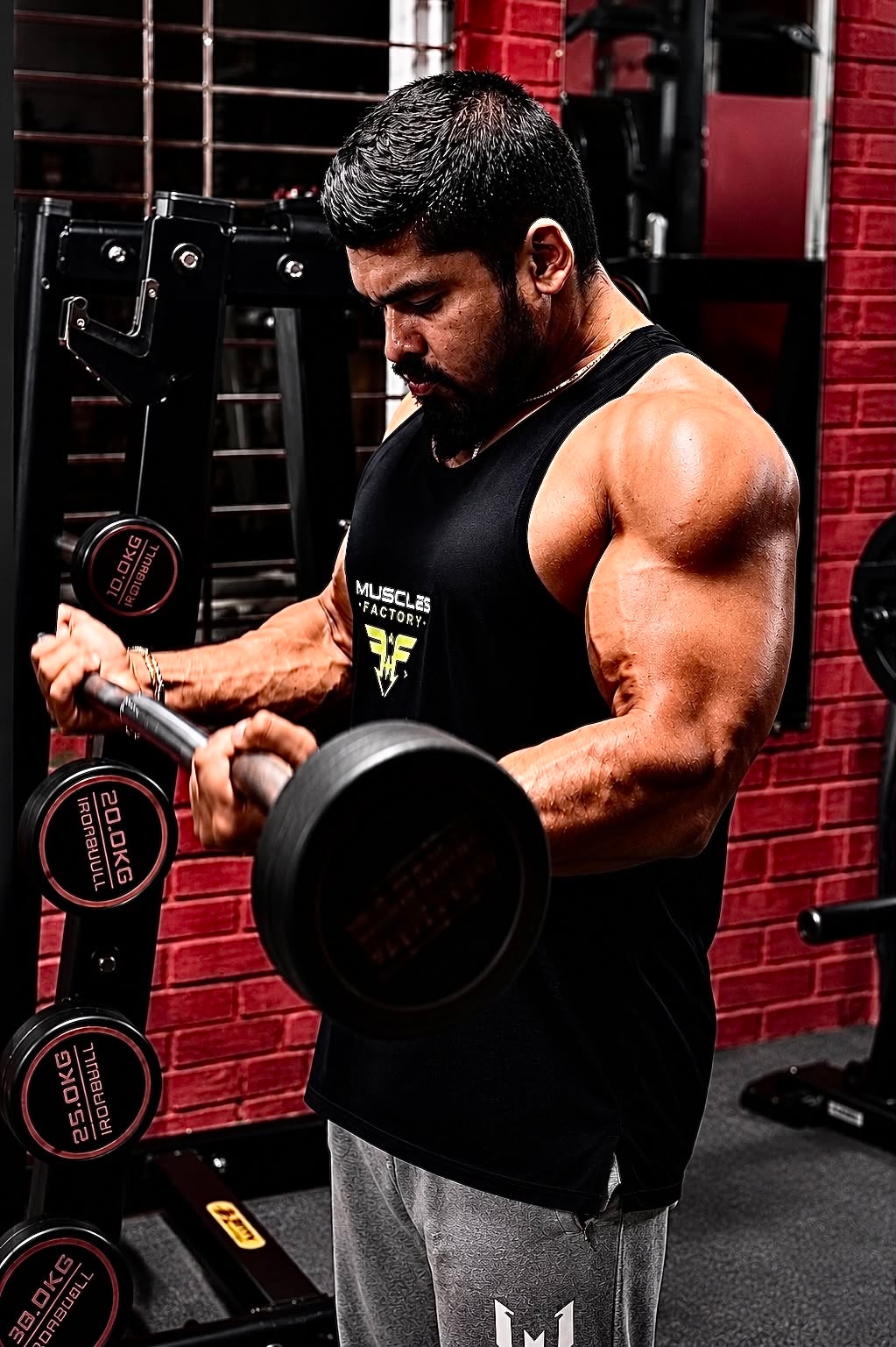 Member training with a barbell